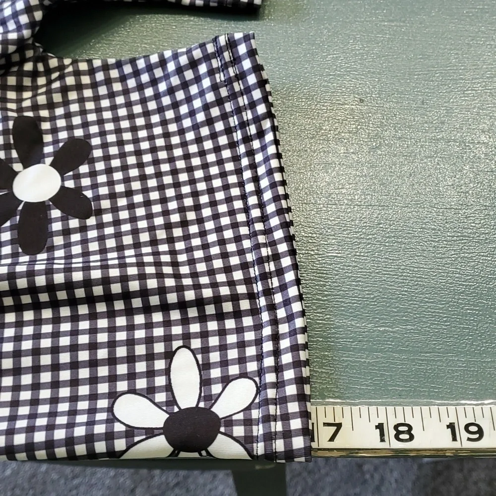 Sweet little summer set, shorts and top nave blue and white. Size small. NWOT.‎